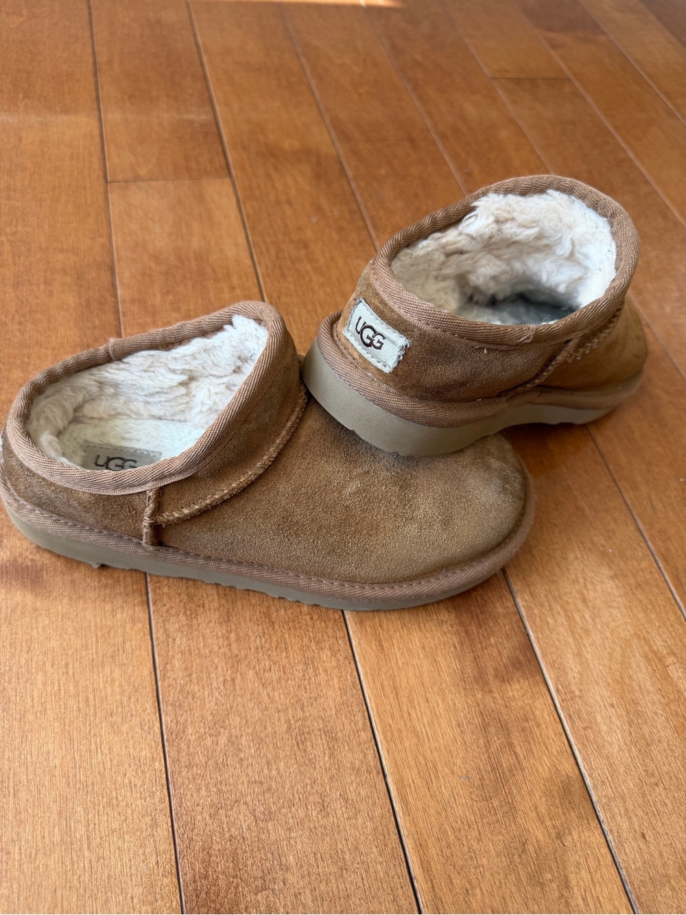 UGG Kids Classic Ultra Mini Chestnut Suede Boots Size 2 EU 33.5